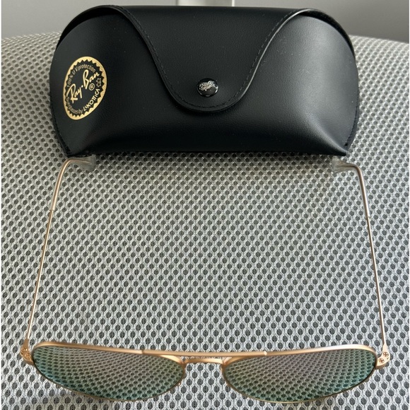 Ray Ban Aviators - Picture 1 of 3